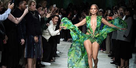 vestito verde versace di jennifer lopez|j lo Versace looks.